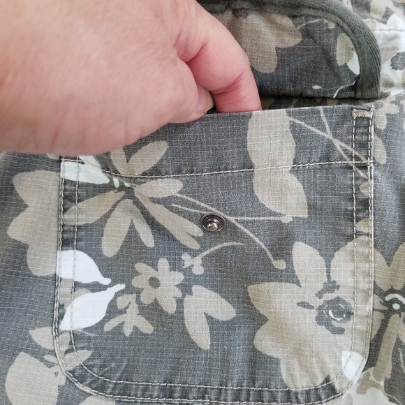 Gloria Vanderbilt Gray Floral Skimmer Capri Pants Size:‎ 8 - Picture 8 of 10